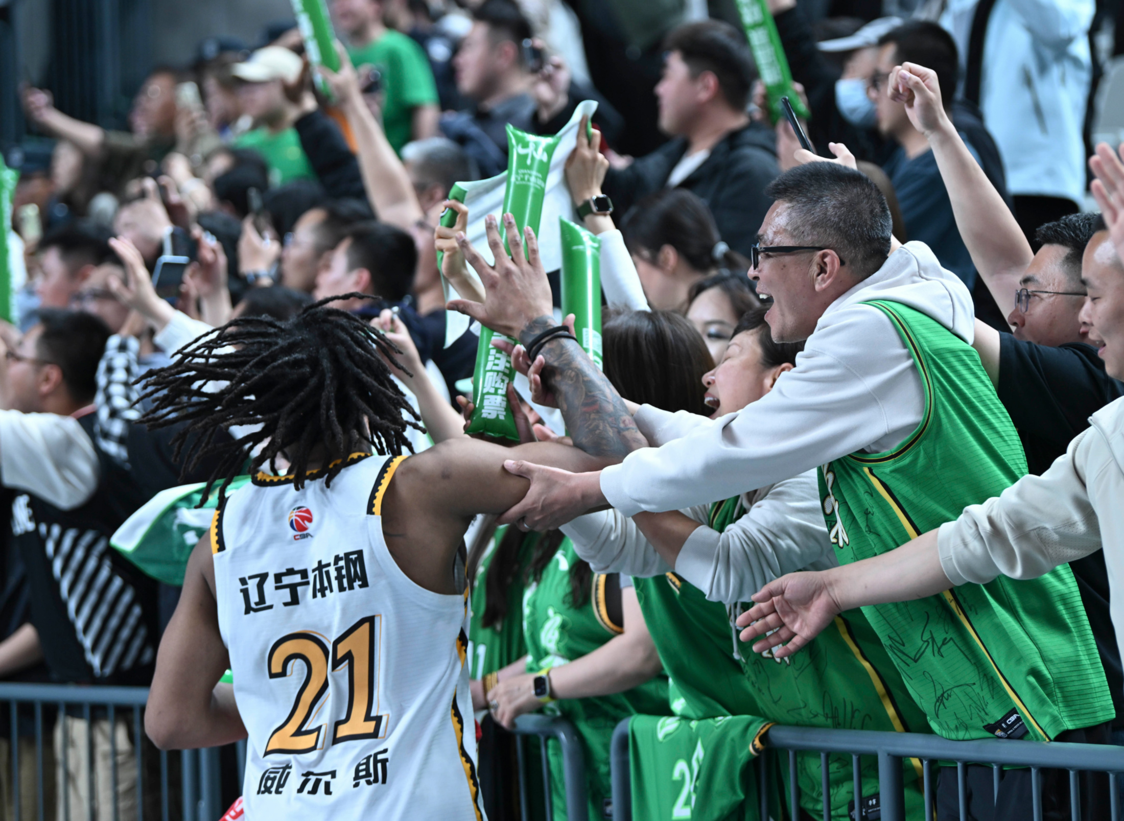 包含全明星赛清晨走向成谜，浙江队刷新队史纪录，气氛紧张，身体对抗强度拉满的词条-多米网站