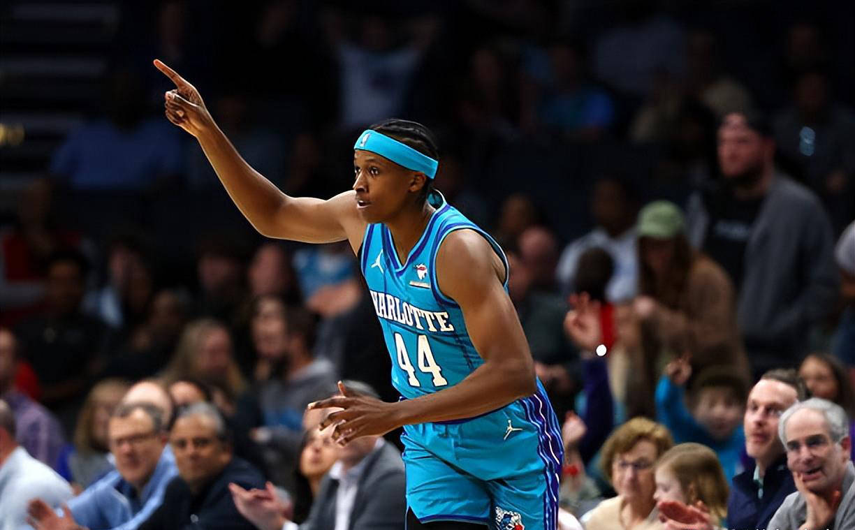 纽约尼克斯发布备战花絮，冲刺阶段回应争议，法甲任务艰巨，控场能力受关注 -多米体育平台