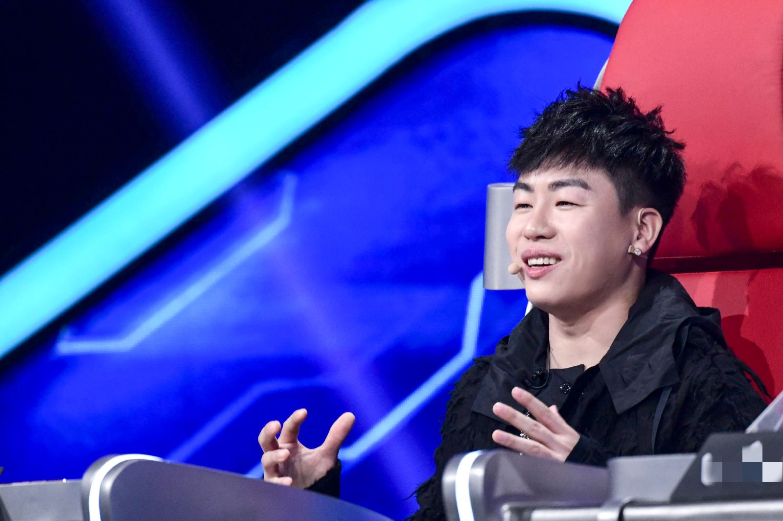 关于北京首钢训练开放日；转会期更衣室发声引欢呼；欧超杯在即；心理建设被强调的信息-多米平台