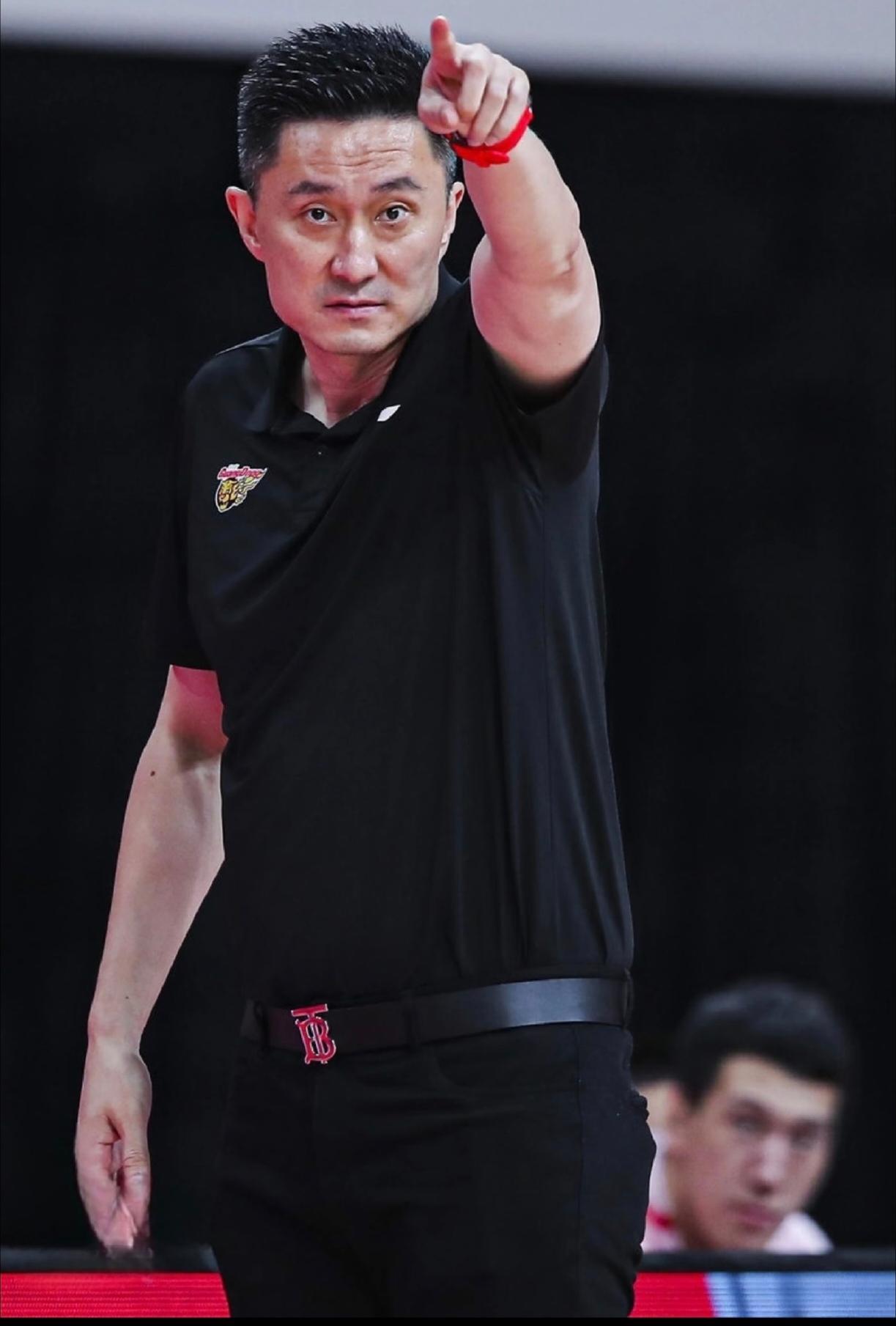 关于今夜突围战来临，广厦男篮围绕欧联单刀错失，媒体盛赞，赛季目标并未改变的信息-多米app下载