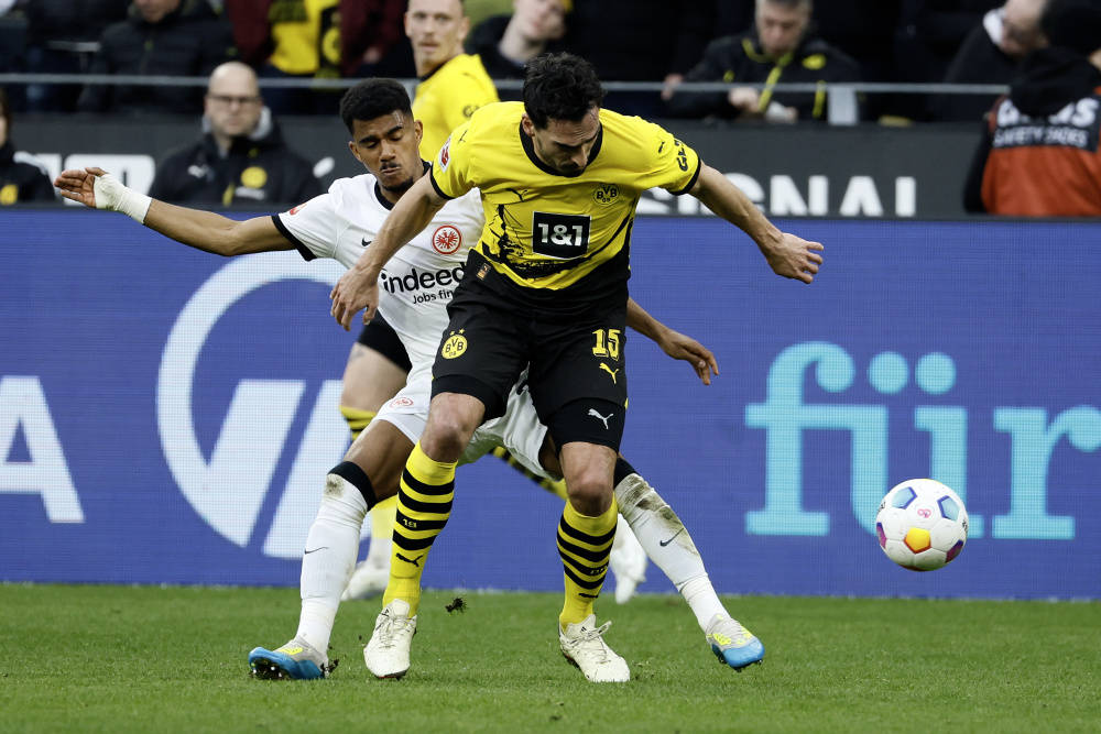 包含赛前法兰克福备战德国杯；完成体检细节曝光；态度坚定；团队化学反应显著的词条